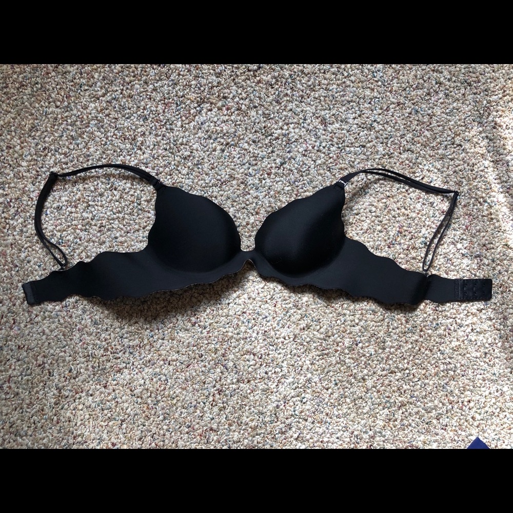 34A very sexy Victoria’s Secret push-up bra
